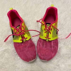 Girls Nike Shoes Size 6 Youth EUC